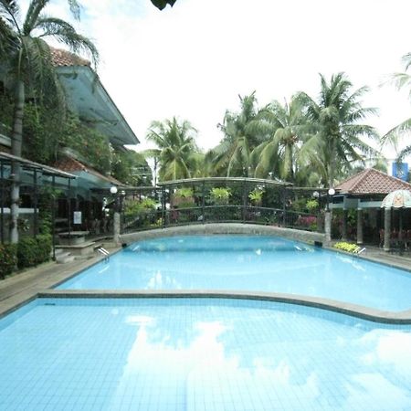 Pondok Serrata Hotel Semarang Exterior photo