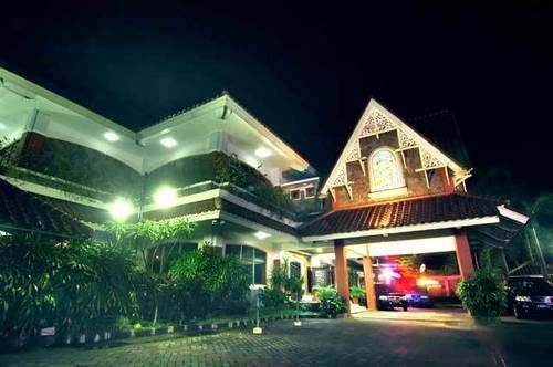 Pondok Serrata Hotel Semarang Exterior photo