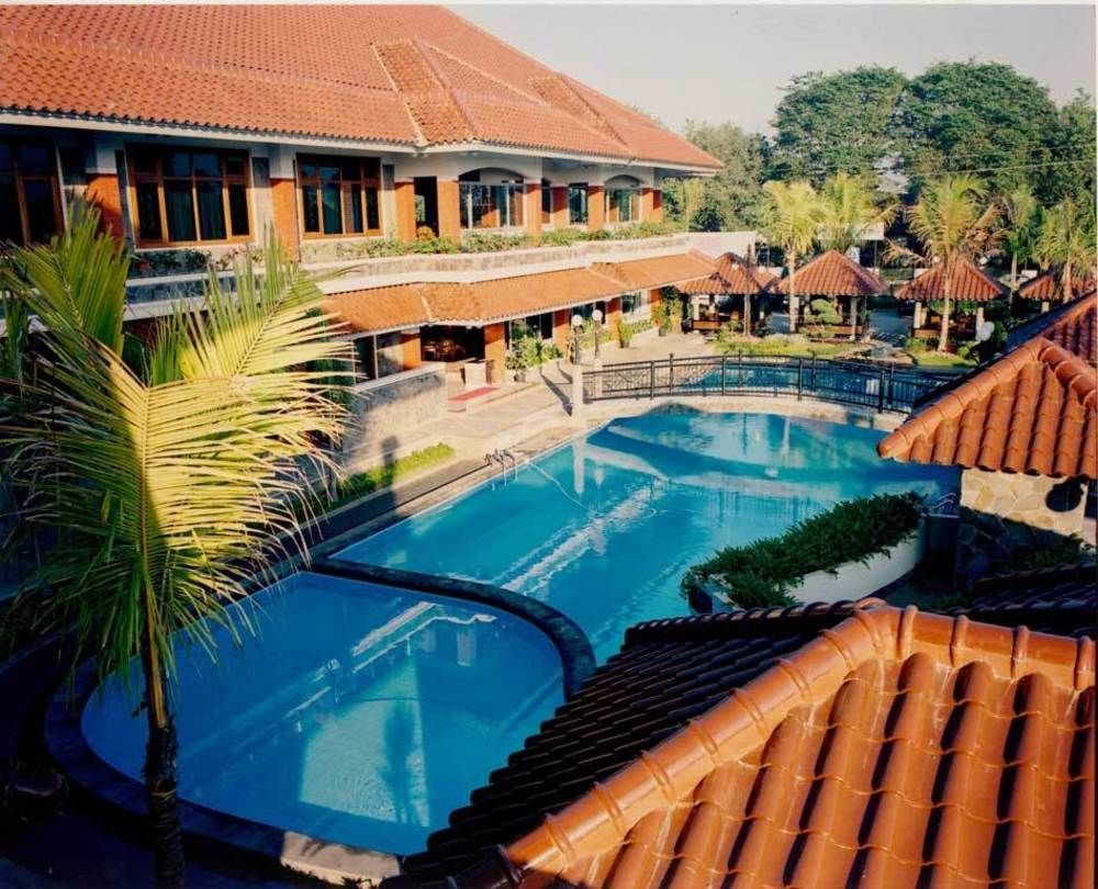 Pondok Serrata Hotel Semarang Exterior photo