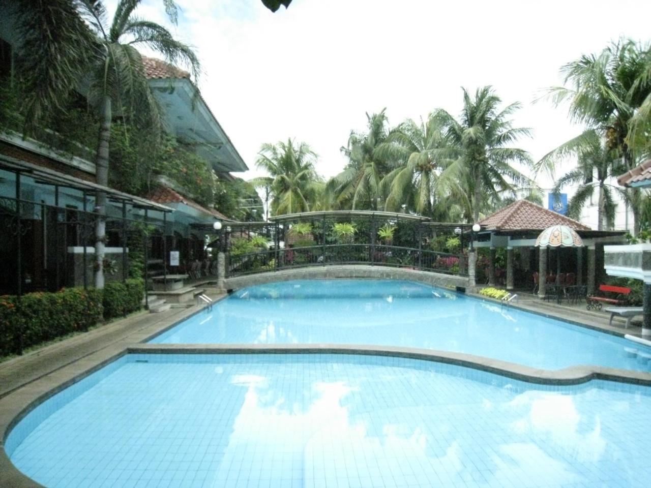 Pondok Serrata Hotel Semarang Exterior photo